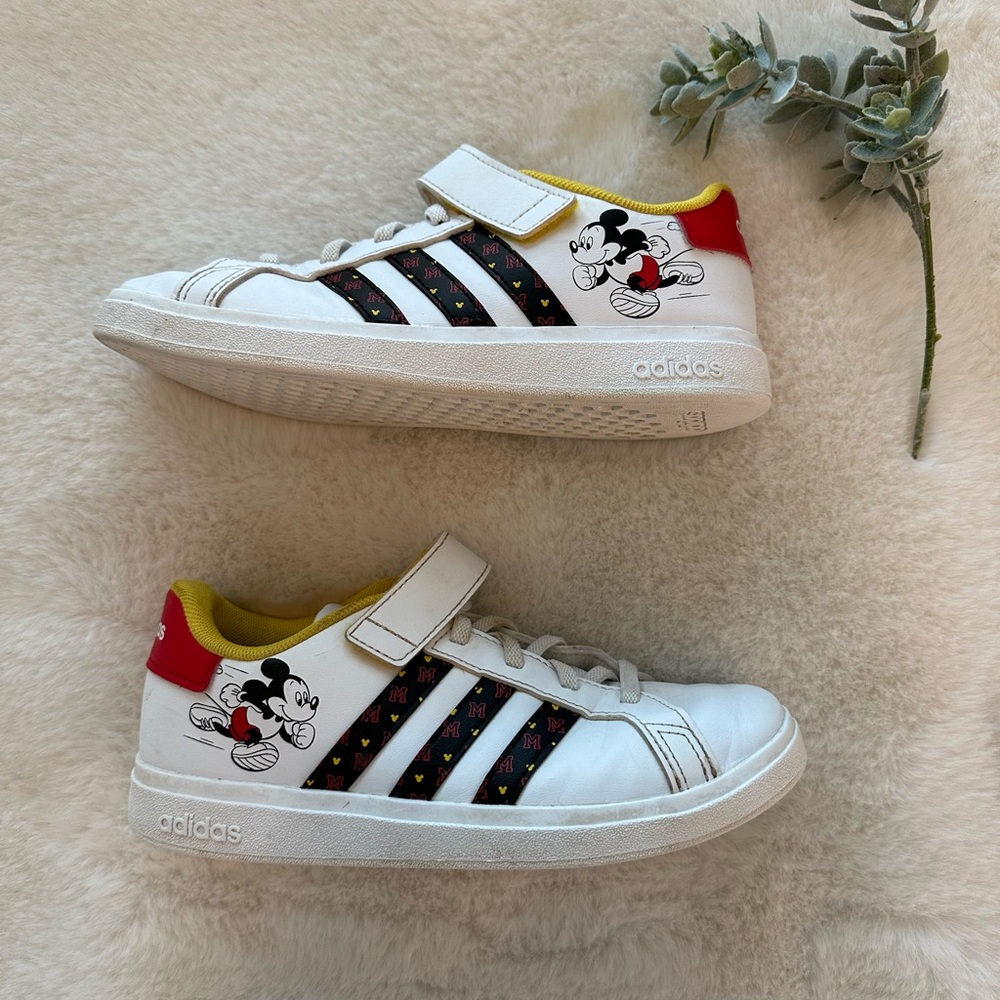 Adidas x Disney | EUC - Grand Court Mickey Mouse - Size 3 (Youth)